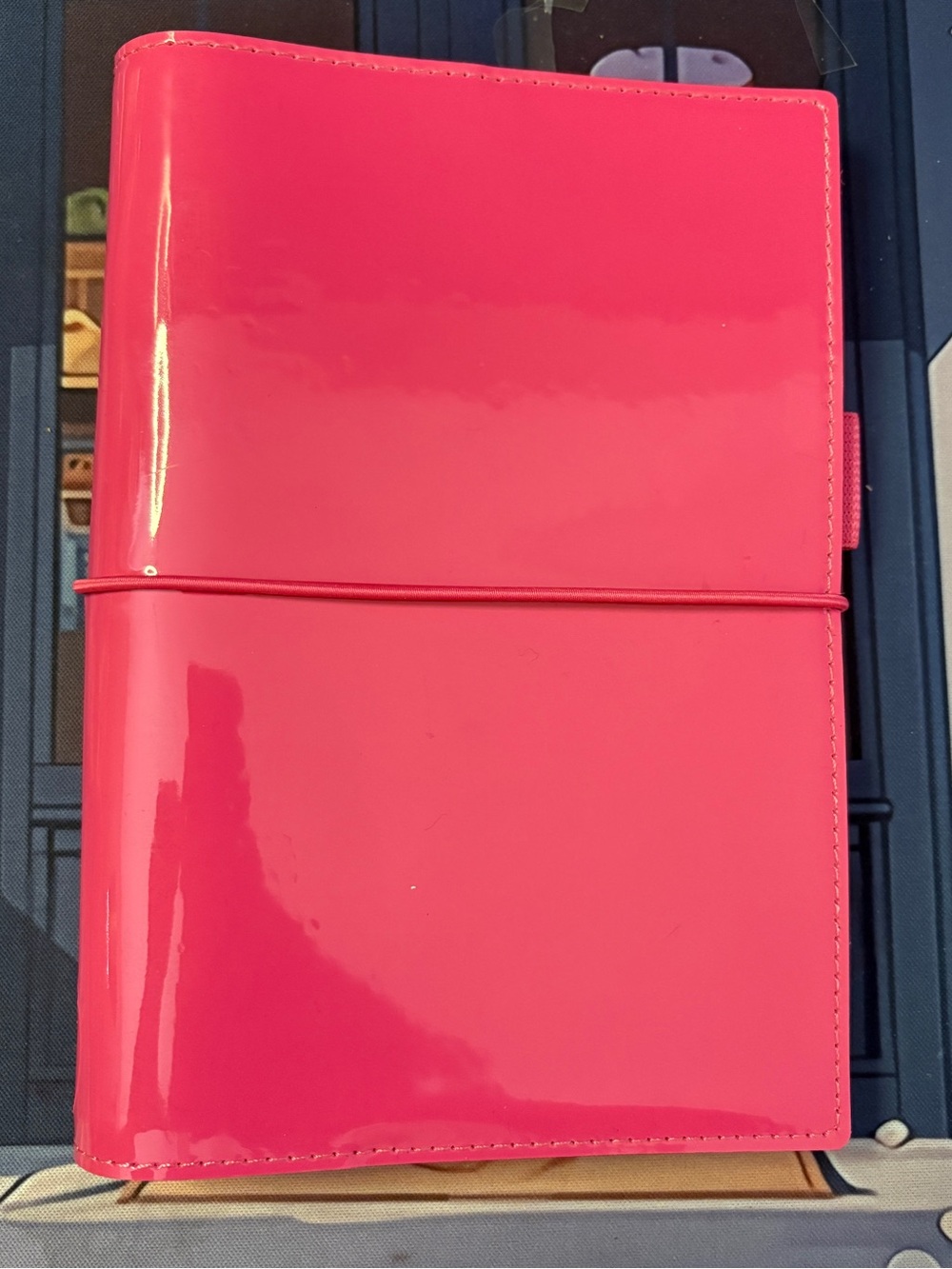 Filofax domino in pink, patent leather, personal size.